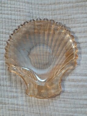 Jeanette Glass Marigold Shell Accent Bowl/ Vintage Trinket Bowl